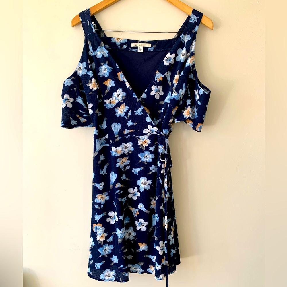✨ NWOT ✨ Francesca’s mi ami | floral and flowy wrap dress, size XS ✨